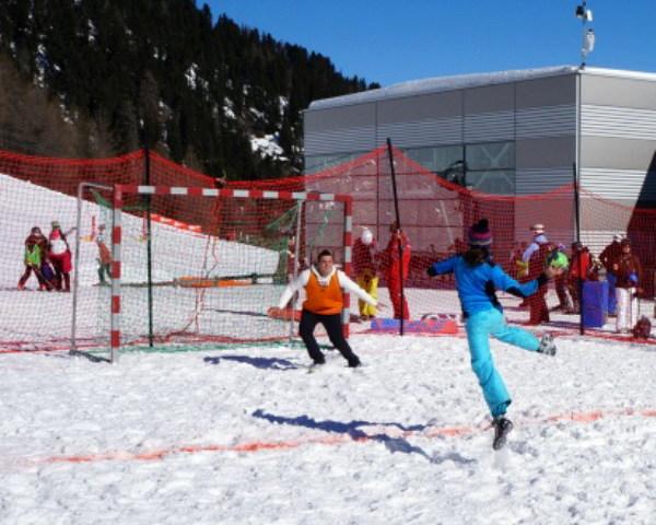 In Südtirol beim SSV Taufers gibt es bereits seit 2011 ein Schneehandball-Turnier