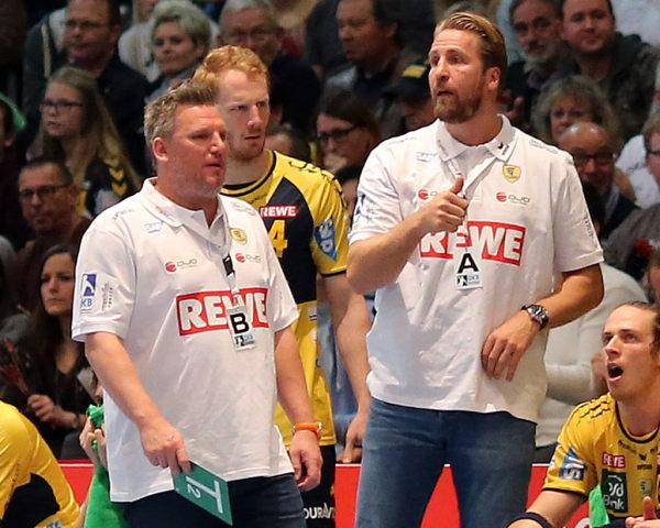 Rhein-Neckar Löwen Trainer Jacobsen und Teammanager Roggisch.