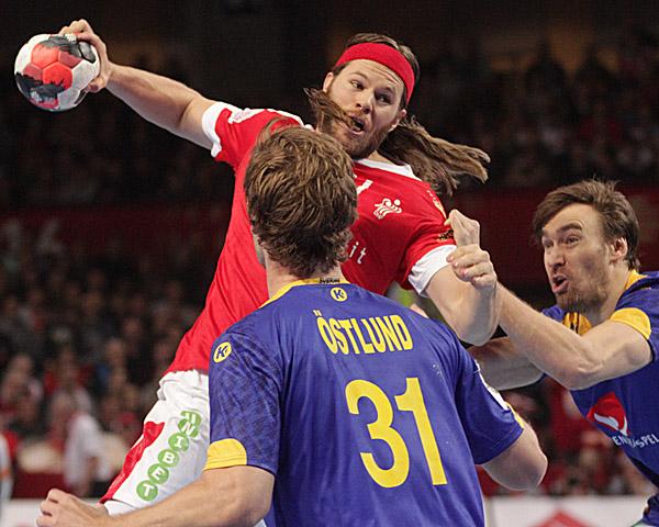 Mikkel Hansen - hier im Spiel gegen Schweden - ist der Topschütze der Dänen