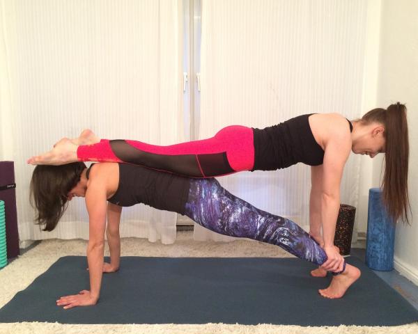 Partnerübung "Double Plank"
