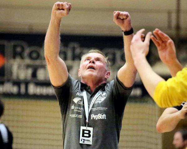 Dessau - hier Trainer Uwe Jungandreas - feierte einen Sieg gegen Hildesheim